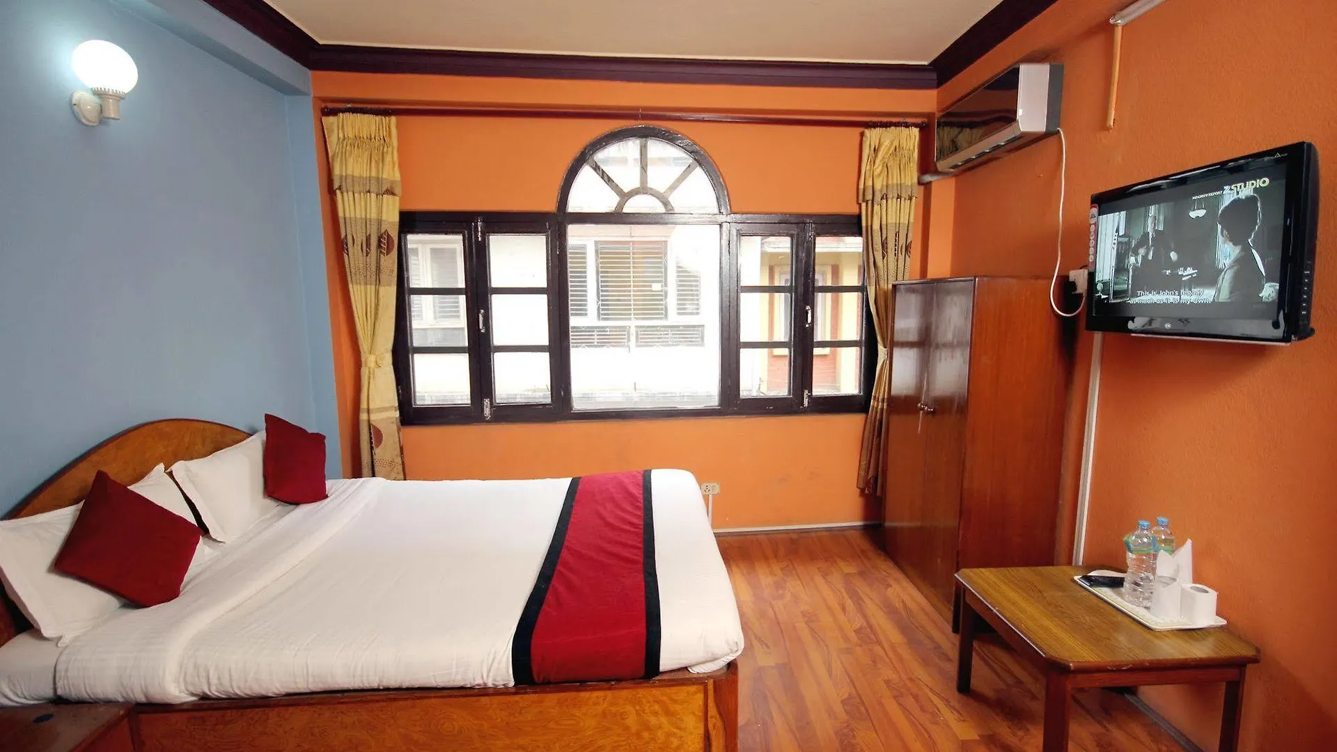 לינה וארוחת בוקר קטמנדו Hotel Holy Lodge